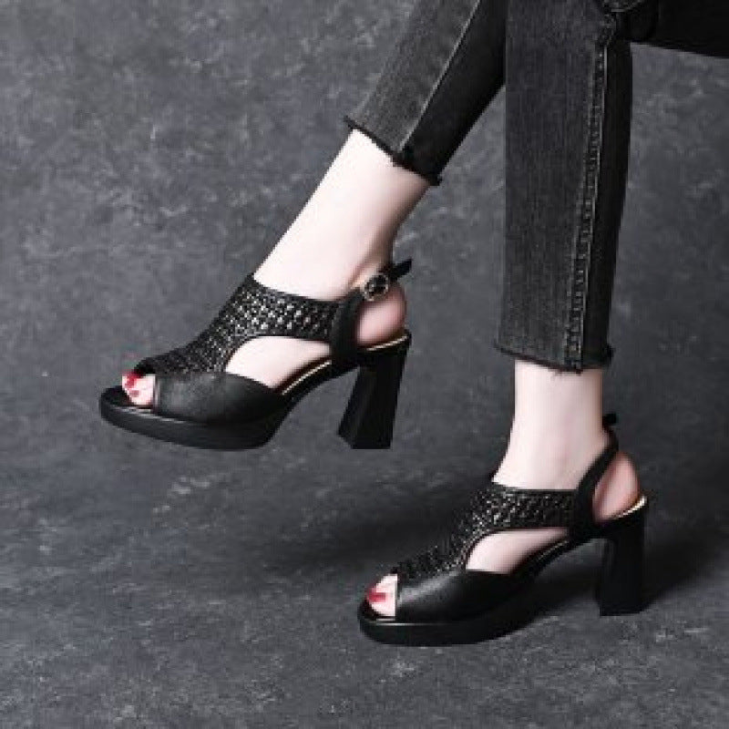 【50% kedvezmény!】【35-40】 2026 nyári új szandál, lapos talpú, nyitott orrú, vastag talpú, orrban nyitott kivitel (sarokmagasság: 5/7 cm)