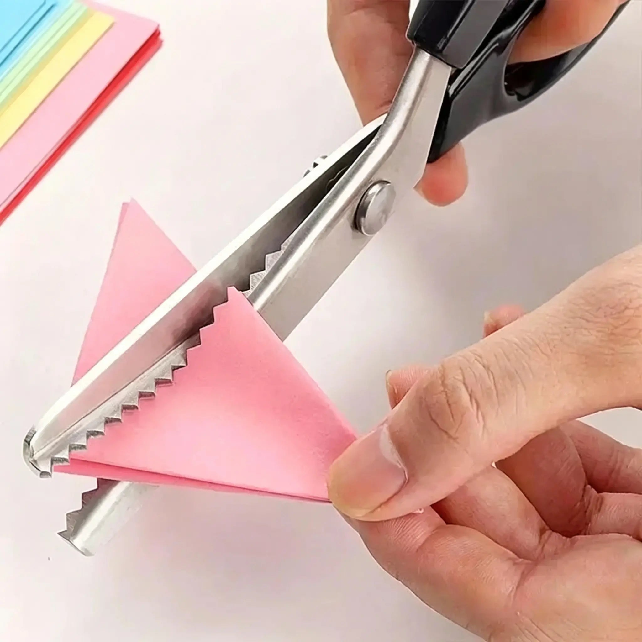 🔥 Vásárolj 1-et, és 1-et ingyen kapsz! ✂️ Professzionális cikkcakk olló – Éles, fogazott olló szövetekhez