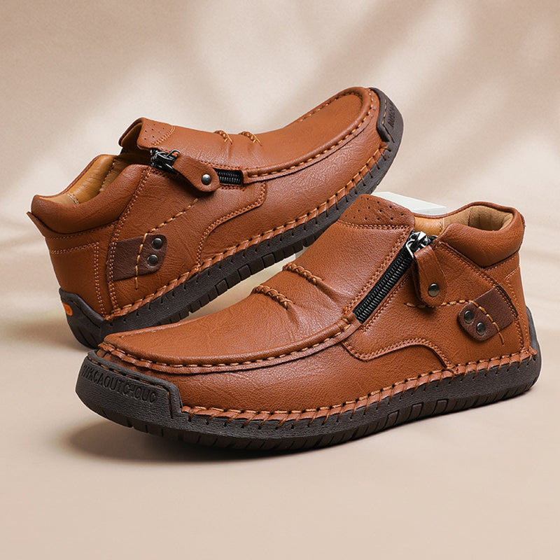 【50% OFF】【38–48】Férfi prémium bőr outdoor cipő – kézzel varrott, bebújós fazon, magas szár