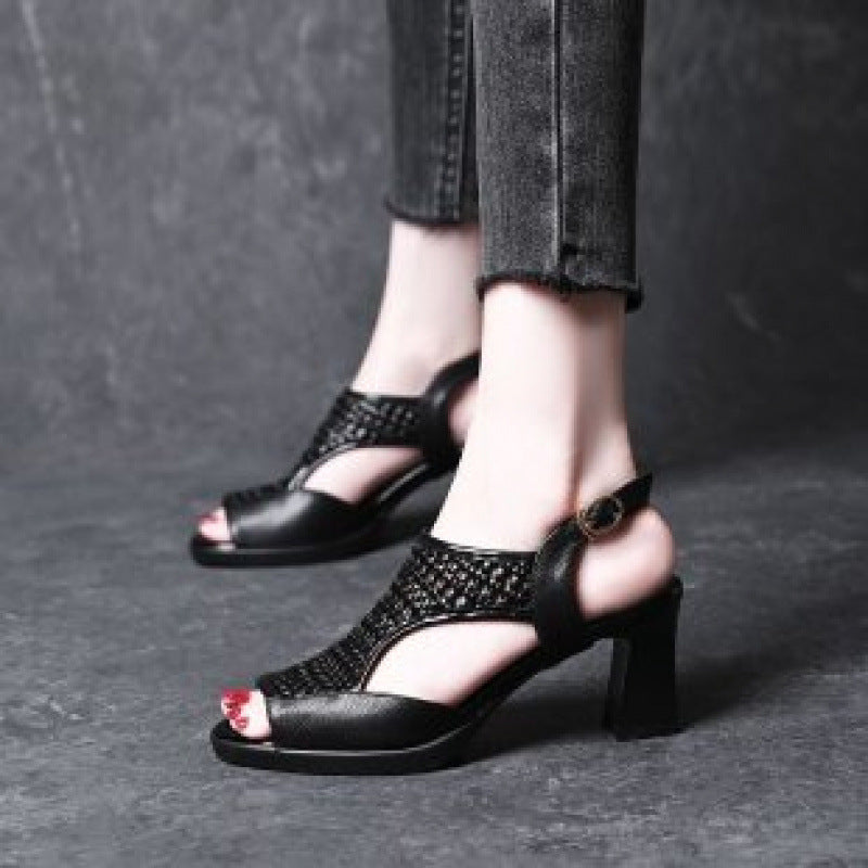 【50% kedvezmény!】【35-40】 2026 nyári új szandál, lapos talpú, nyitott orrú, vastag talpú, orrban nyitott kivitel (sarokmagasság: 5/7 cm)