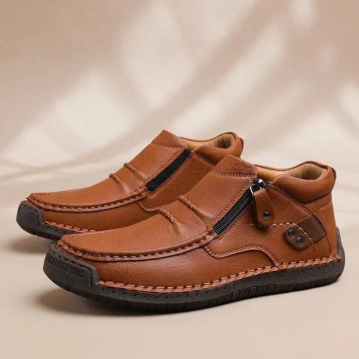 【50% OFF】【38–48】Férfi prémium bőr outdoor cipő – kézzel varrott, bebújós fazon, magas szár